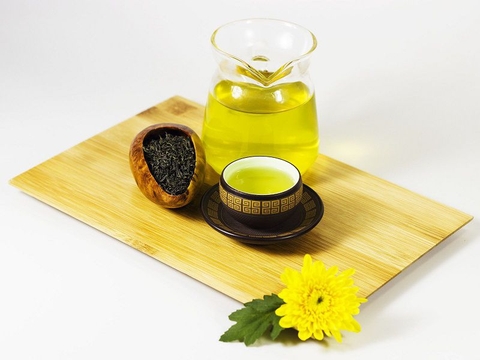 Người sành trà chọn trà nõn tôm hay trà móc câu khi làm quà biếu