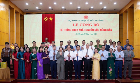 Trà Tân Cương Long Đình của Tân Cương Xanh gây chú ý tại Lễ Công bố Hệ thống Truy xuất nguồn gốc nông sản