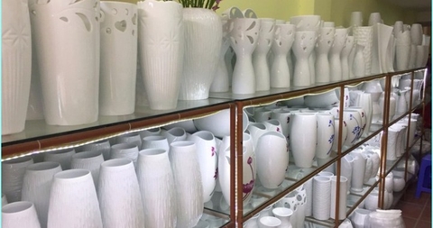 Mua lọ hoa sứ trắng đẹp dùng để trang trí phòng khách