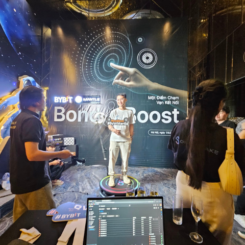 Cung cấp bục xoay 360 Photo Booth cho sự kiện