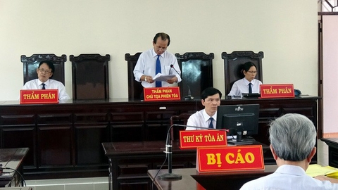 Vụ dâm ô ở Vũng Tàu: Kháng nghị hủy án, tạm đình chỉ chủ tọa