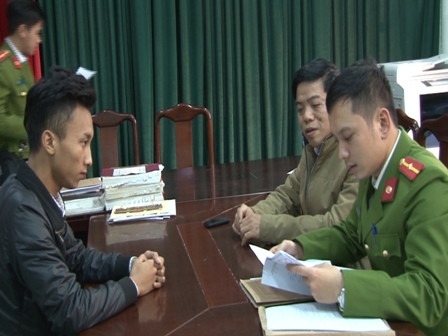 Tạm giam nam sinh đâm 2 người bị thương vì được bạn gái nhờ