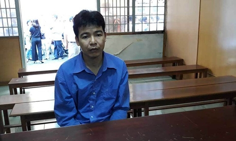 Kẻ giết vợ mỉm cười khi tòa tuyên án tử hình
