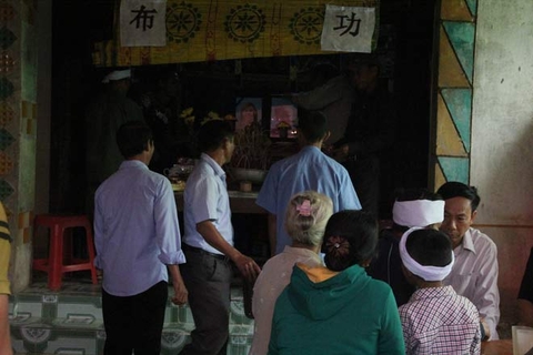 Mẹ và con trai 18 tháng tuổi treo cổ: Phát hiện thư tuyệt mệnh dài 8 mặt giấy