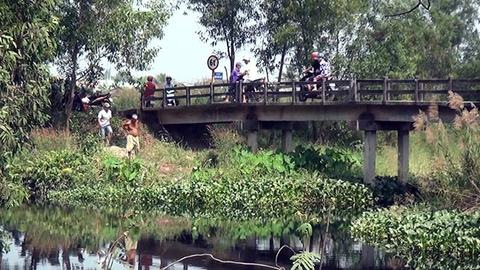 Thanh niên mặc áo GrabBike nghi bị sát hại ở Sài Gòn