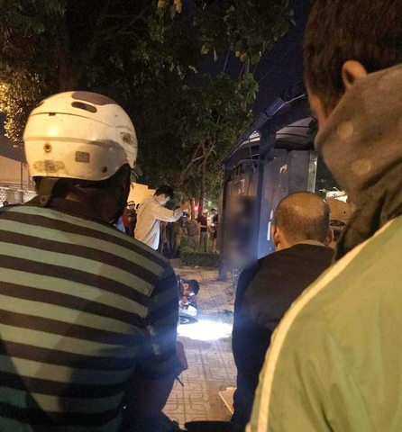 Kinh hãi thấy xác thanh niên treo lơ lửng tại nhà chờ xe buýt