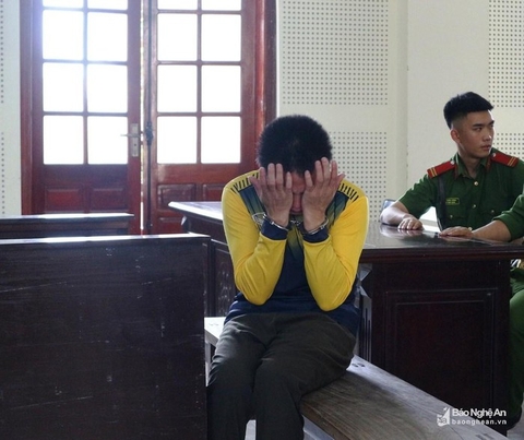 Nhận án tử, người đàn ông 37 tuổi có 9 đứa con bật khóc giữa tòa
