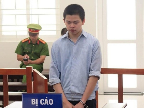 Nghịch tử ‘phục kích’ chém mẹ đẻ đến cùng