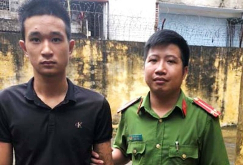 Nổ súng bắn người, 3 đối tượng bị dân truy bắt