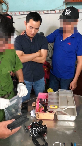 Bắt nghi can cài chất nổ trong micro để trả thù chủ nợ chiều 29 Tết