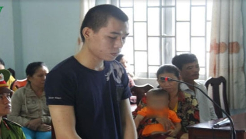 Ghen tuông, sát hại vợ hờ khi thấy nhắn tin cho người khác