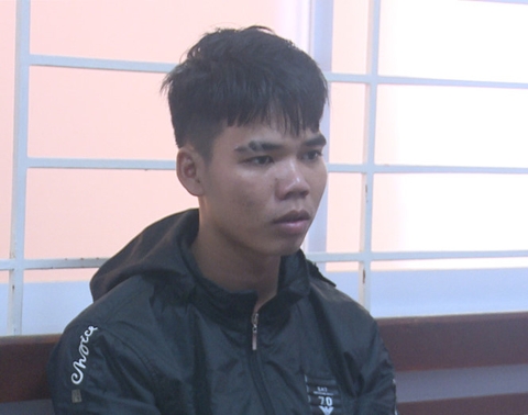 Bị chửi vì nẹt pô xe máy, nghi phạm cầm dao vào nhà đâm chết người