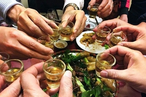 Đắk Lắk: Đâm bạn nhậu vì cay cú… rót rượu không đều