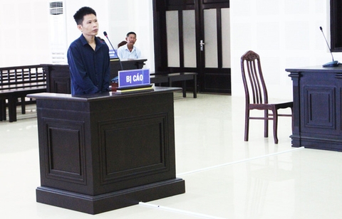 Dùng xăng đốt chú mình rồi đưa đi cấp cứu