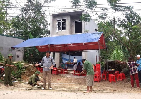 Hé lộ nguyên nhân 2 vợ chồng trẻ chết bất thường sau đêm rủ nhau đi hát karaoke