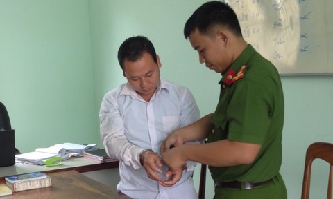 Kon Tum: Bé gái 13 tuổi sinh con, 3 người đàn ông vào tù