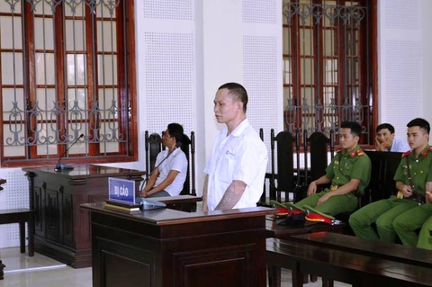 Lẻn vào nhà hàng xóm ăn trộm, chém góa phụ 23 nhát rồi trốn