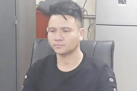 Lộ diện 