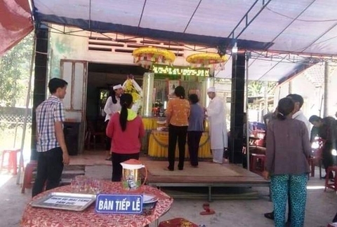Nam sinh sốc nặng, bỏ thi THPT khi chứng kiến cha cầm dao đâm chết mẹ