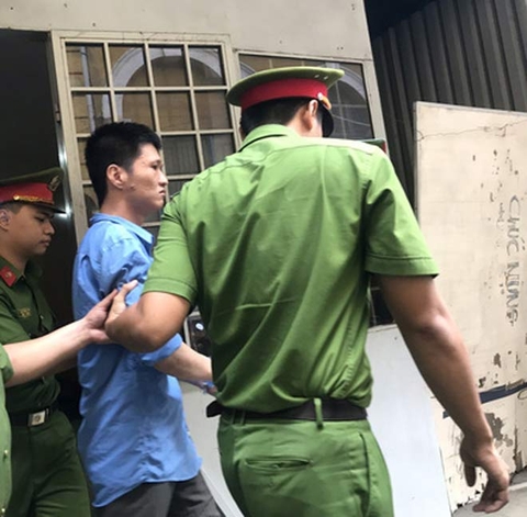 Nhìn mặt vợ 