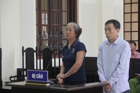 “Nữ quái” hầu tòa vì nhẫn tâm bán con gái chị ruột sang Trung Quốc
