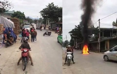 Sau va chạm giao thông, nam thanh niên đi SH gọi bạn mang xăng đốt xe máy của người phụ nữ