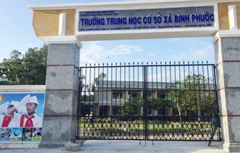 Thầy giáo dọa dùng lựu đạn 