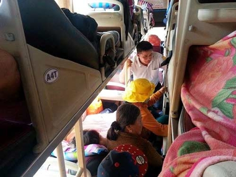 Tranh cãi nảy lửa về đề xuất phạt 3 triệu đồng nếu không nhường ghế cho người già
