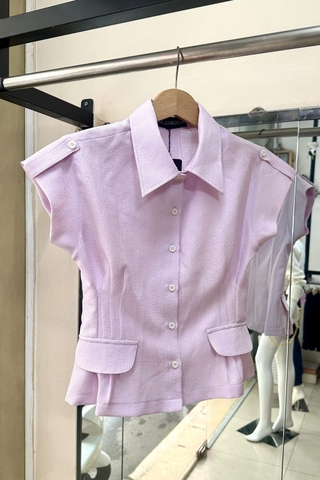 ÁO SƠ MI KIỂU MÀU TÍM NHẠT CHÍT EO TRƯỚC CÓ NẮP TÚI TAY CON - A0748