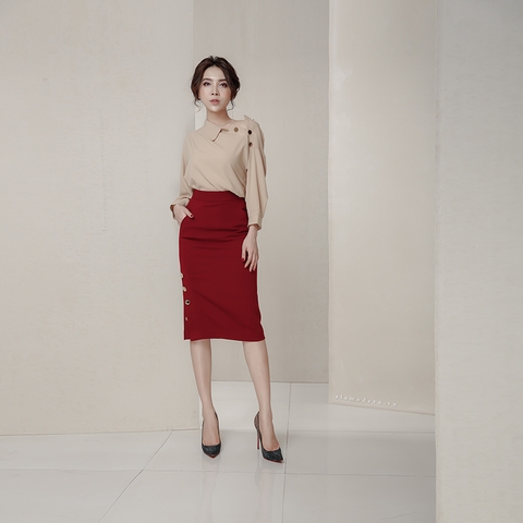 V0091 - Chân Váy Đỏ Xẻ 4 Nút
