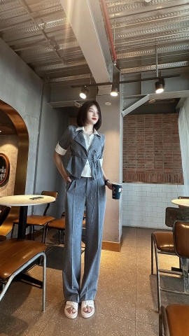 Áo Crop cổ sơ mi cách điệu hai lớp, hai màu xám trắng tay ngắn - A0620