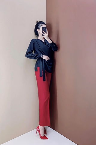 Áo lụa cổ đỗ đen - A0485