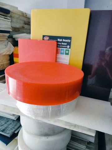 thớt nhựa tròn màu đỏ