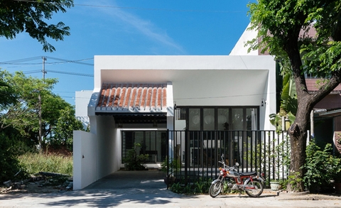 Ngôi nhà được pha trộn mềm mại nét xưa cũ và hiện đại
