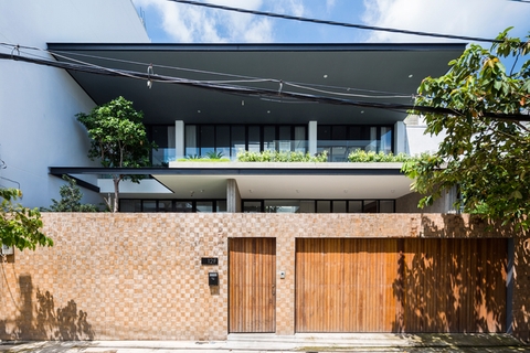 Mẫu biệt thự phố đóng kín cửa vẫn sáng như bưng ở Sài Gòn