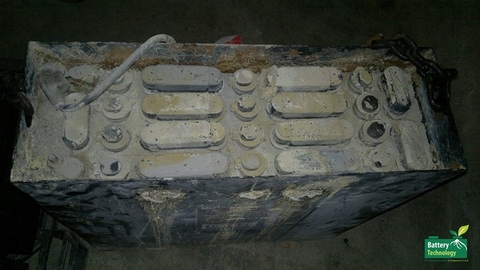 Dấu hiệu bạn nên phục hồi bình ắc quy xe nâng