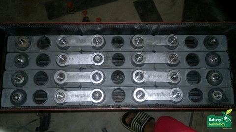 Khách hàng nên phục hồi bình ắc quy xe nâng thường xuyên