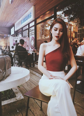 Áo quần kiểu áo lệch vai quần suông