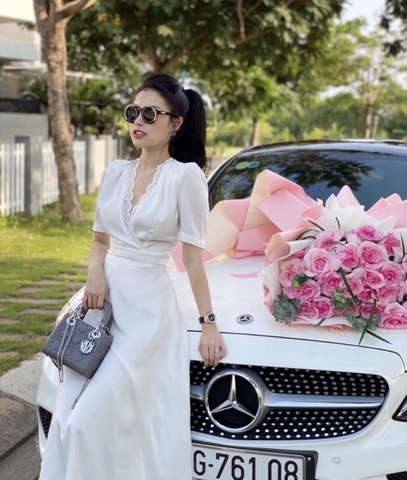 Đầm maxi kiểu tay con xẻ ngực phối ren cao cấp