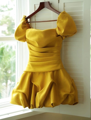 Đầm xòe bồng trên gối cúp ngực phối tay con (Vàng)