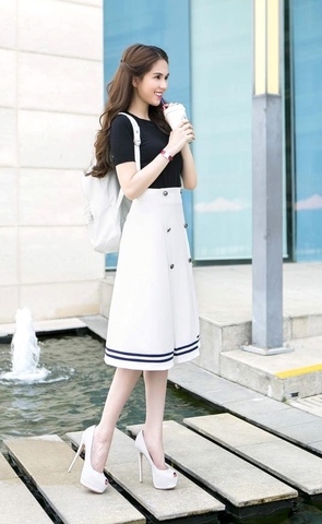 Áo váy Ngọc Trinh kiểu áo tay con chân váy chữ A dài