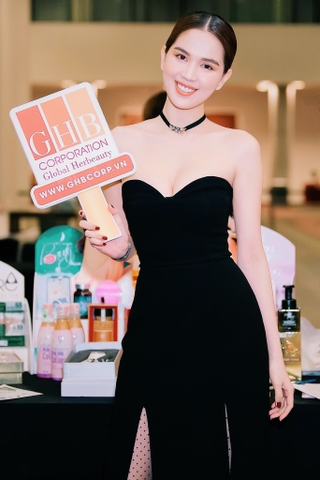 Đầm dạ hội kiểu cúp ngực xẻ tà phối lưới