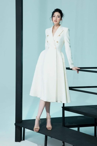 Đầm xòe cổ vest tay dài công sở xẻ tà phối nút Alvin Store 2921 (Trắng)