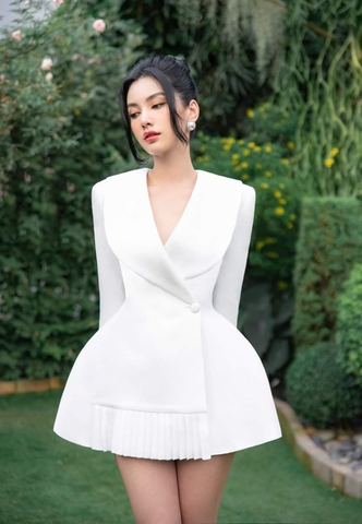 Set áo quần kiểu đầm vest dáng xòe xếp ly phối quần short (Trắng)