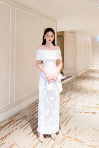 Đầm dự tiệc dáng dạ hội hở vai ngang phối bèo (KHÔNG KÈM HOA) Alvin Store 2944 (Trắng)