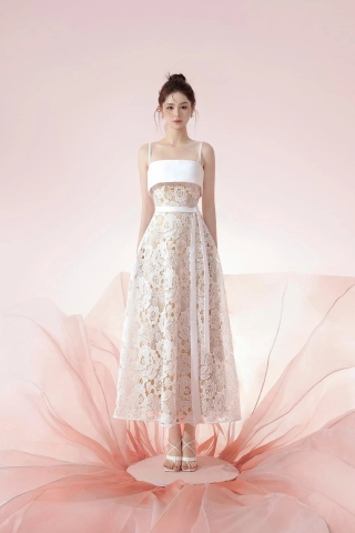 Đầm ren dáng xoè dài hai dây cúp ngang phối dây đai sang trọng Alvin Store 2952