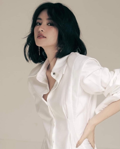 Set áo quần kiểu áo sơmi tay dài phối nút và quần short