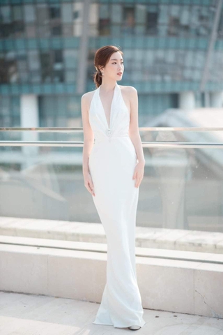 Đầm dạ hội cổ yếm xẻ ngực hở lưng dự tiệc (KHÔNG KÈM NGỌC)