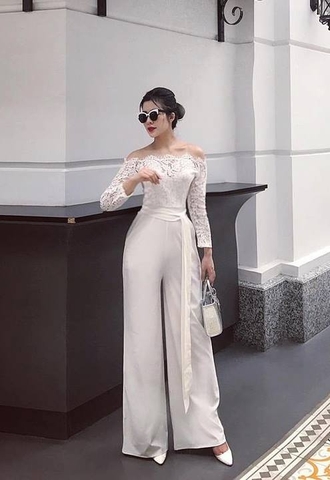 Jumsuit dài kiểu tay dài vai ngang pha ren cột dây eo (Trắng)