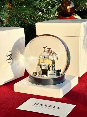 Quả cầu tuyết Chanel